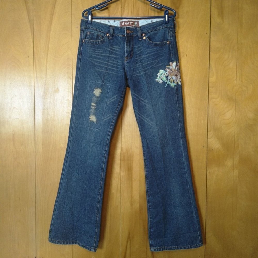 HINT JUNIORS SIZE 9 BLUE EMBROIDERED DISTRESSED FLARED LEG JEANS BOHO FEMININE